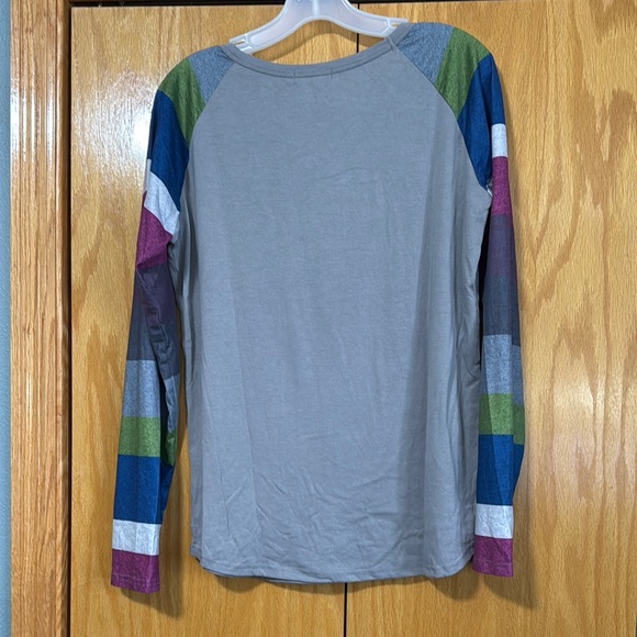 Colorful Sleeve Raglan Top - Picture 5 of 5